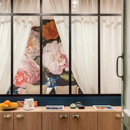 Charming Artist In Le Marais Apartment *
